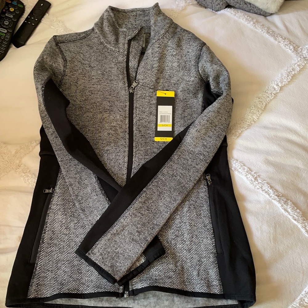 NWT Heathered gray and black zip up sweater without hood. Size small